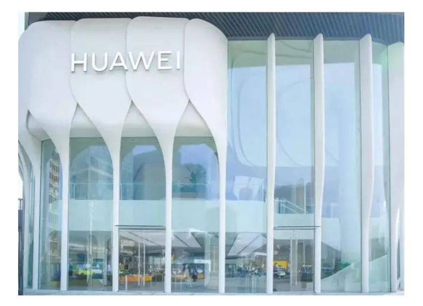 北玻股份15米高超级玻璃塑造出“叶状”立面！松江智造闪耀华为旗舰店